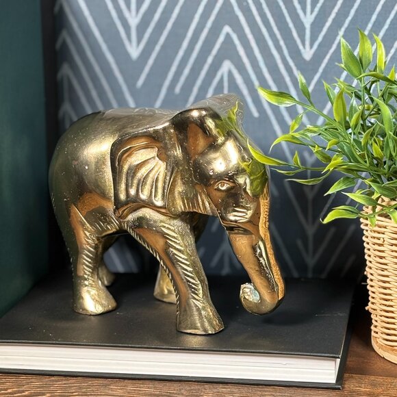 Vintage Brass Elephant Figurine Solid Heavy Sculpture - Picture 1 of 17